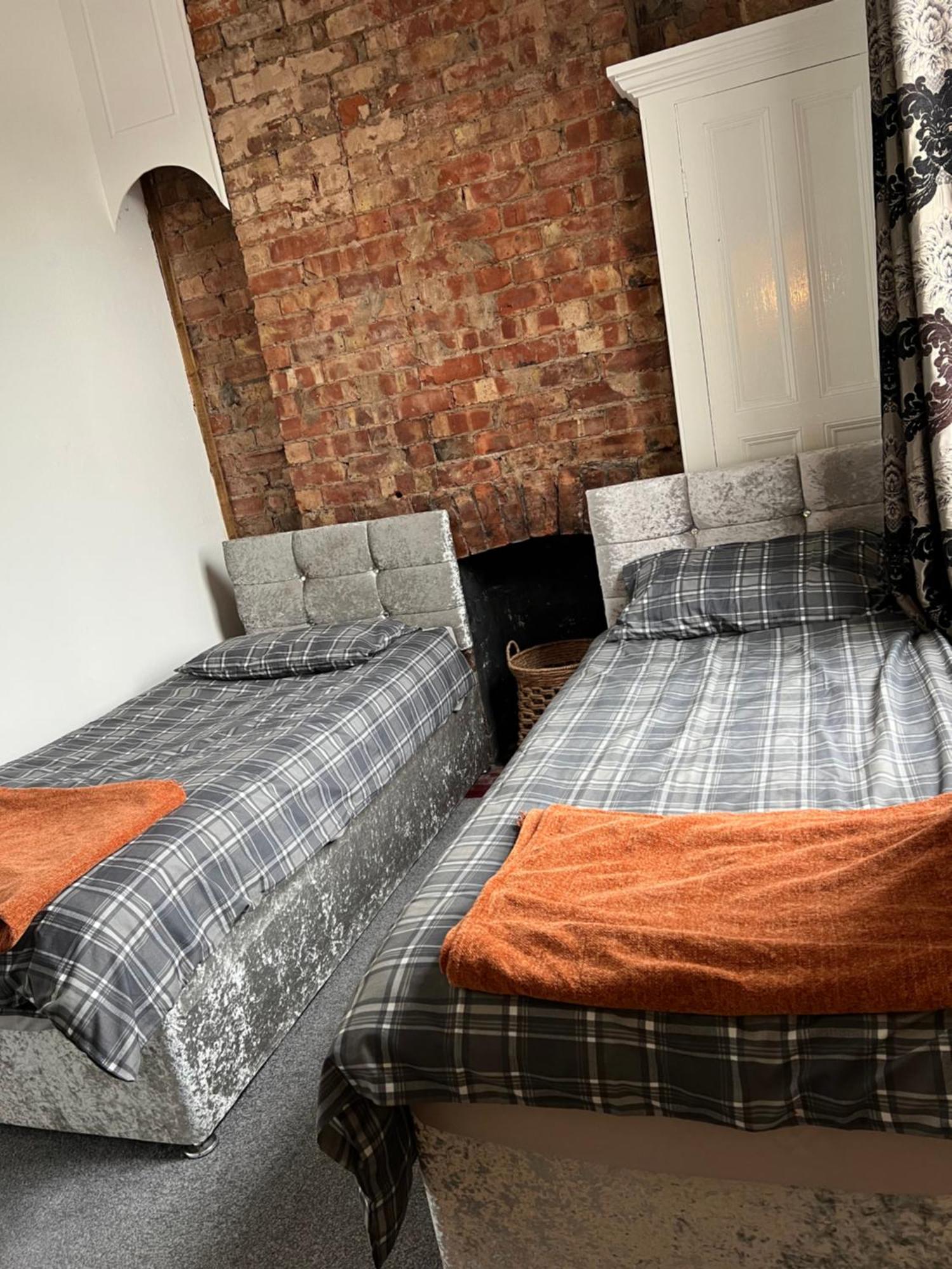 Apartmán Quigley Buildings - Stylish Entire 2 Bed House Sleeps 5 Wigan - Private Garden - Free Parking - Wifi - Secure Garden Exteriér fotografie